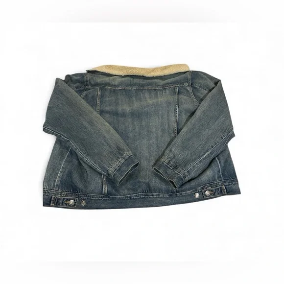 Old Navy Denim Jacket with Sherpa Lining - Picture 2 of 7